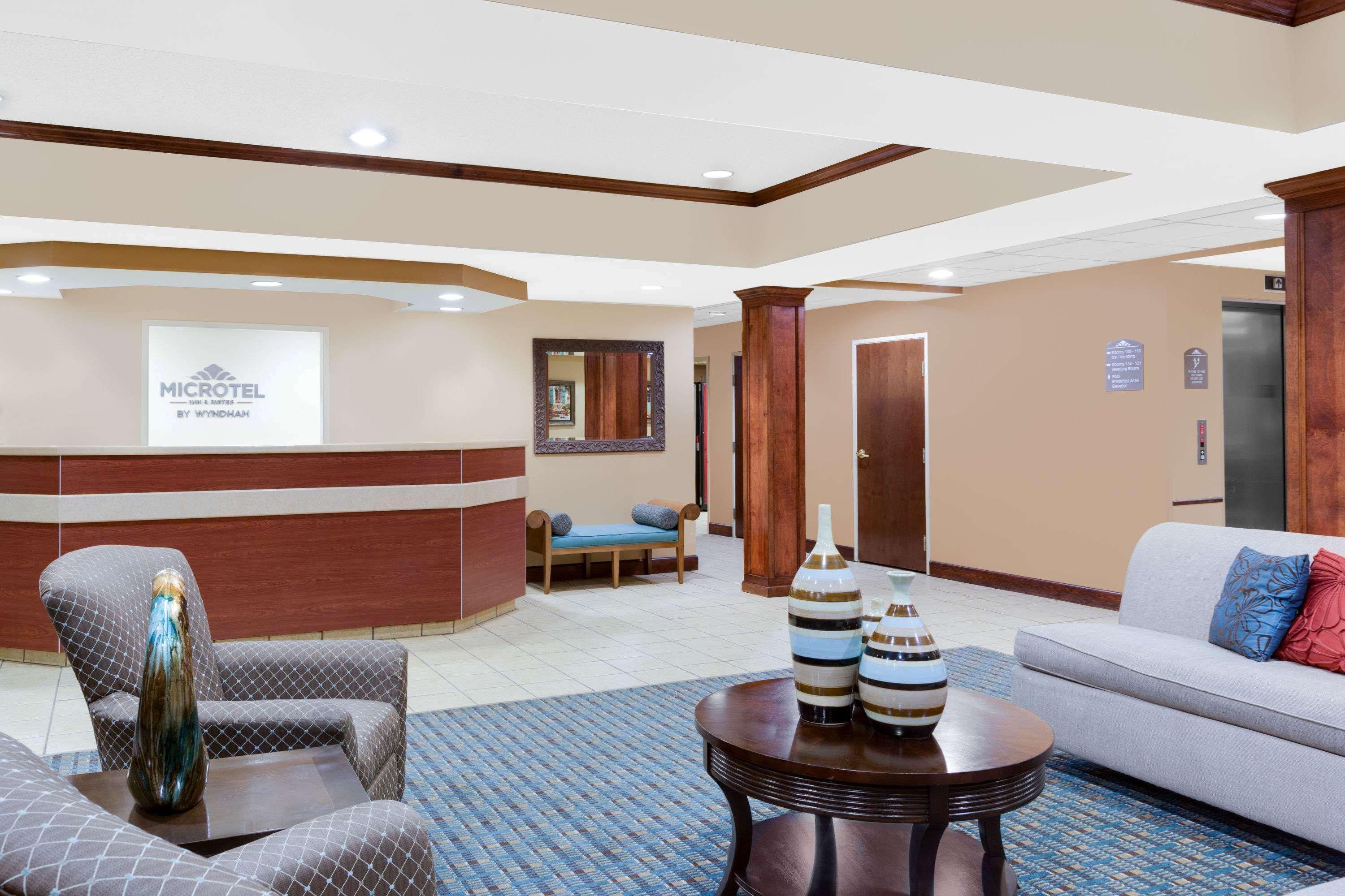 Microtel Inn & Suites By Wyndham Starkville Exterior foto
