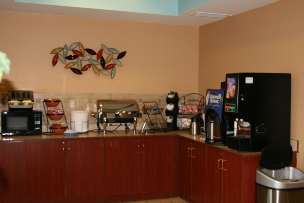 Microtel Inn & Suites By Wyndham Starkville Exterior foto